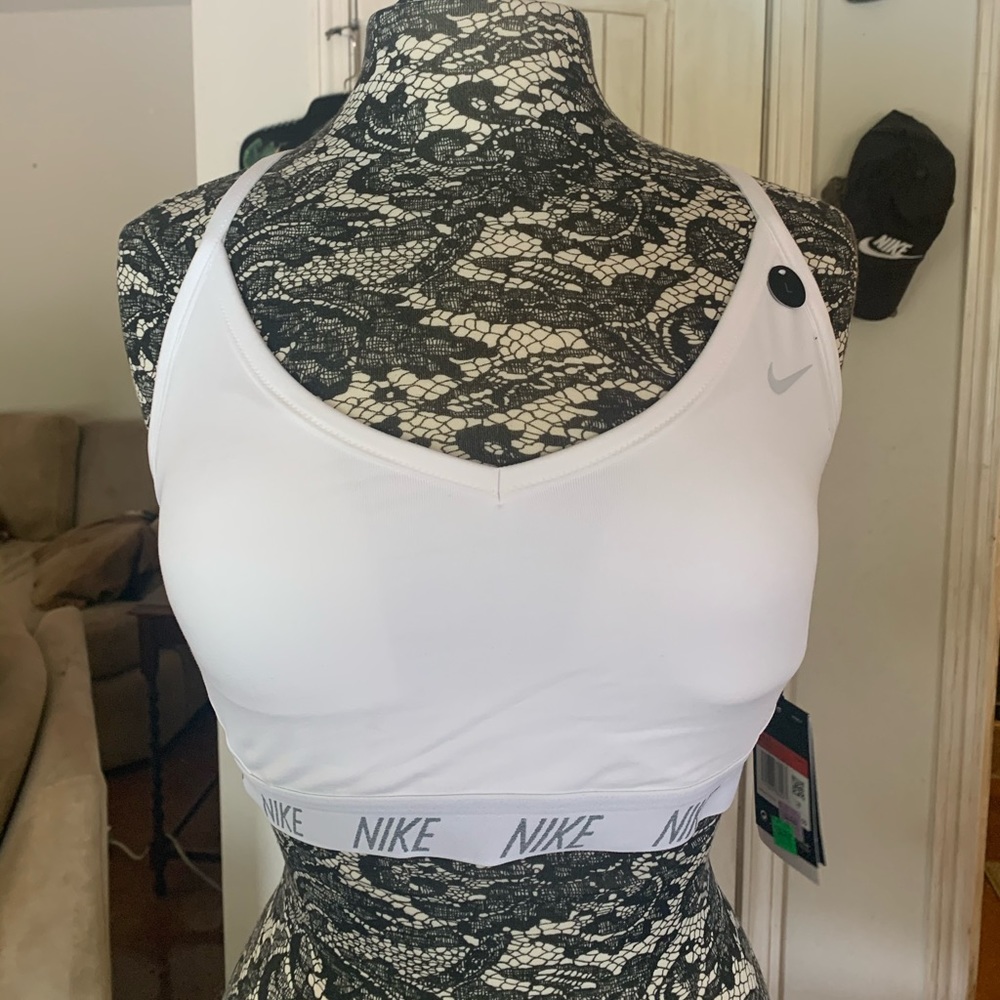 🌺CLOSET CLOSING EVERYTHING MUST GO $20 OFF RETAIL $44🌺NIKE INDY BRA MED & LRG